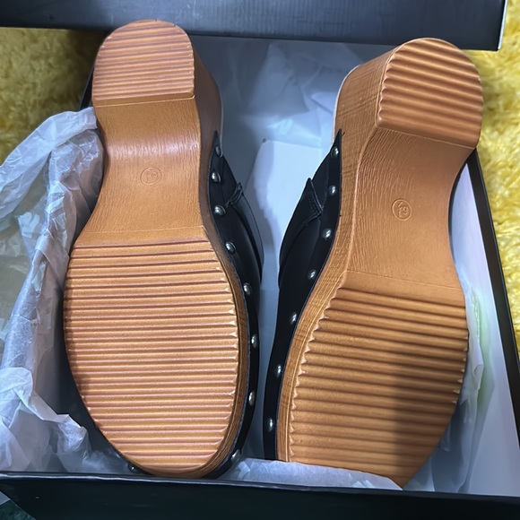 Women’s casual black clogs - Picture 7 of 7